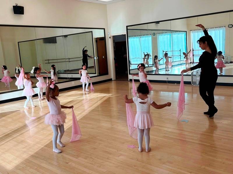 Child 3-5 years old ballet dance class in Houston at DanceSport Club