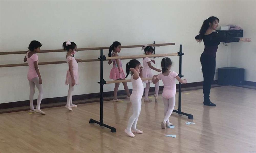 Children ballet dance classes in Houston and Sugar LAnd